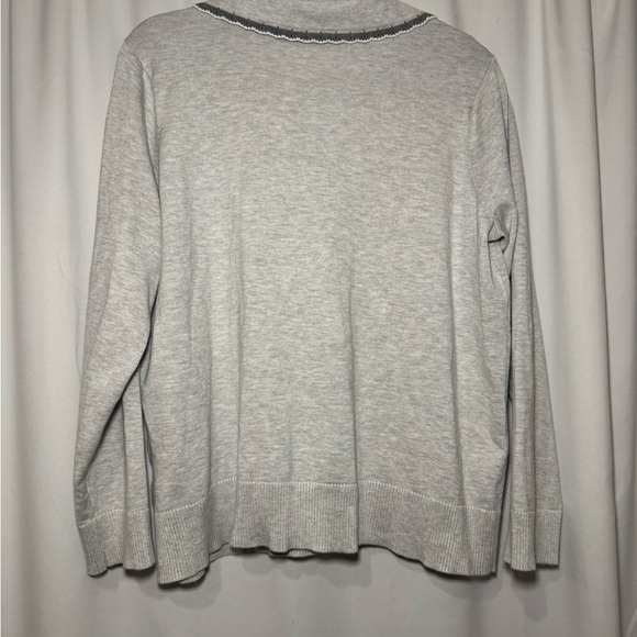 Chic Light Gray V-Neck Sweater - Picture 5 of 5